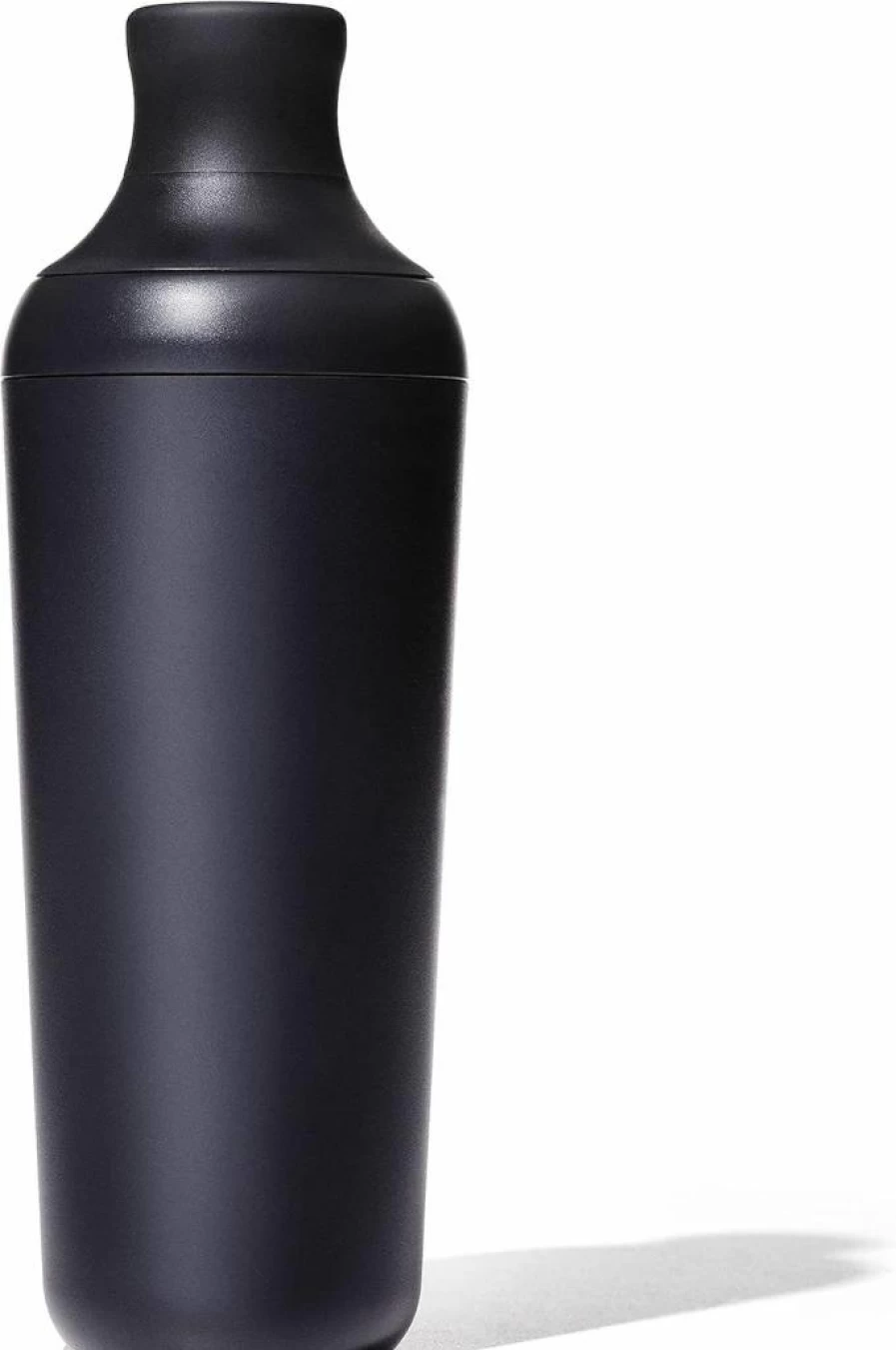 OXO Good Grips 20 oz (590 ml) Plastic Cocktail Shaker - Bar Mixing Tool with Secure Lid