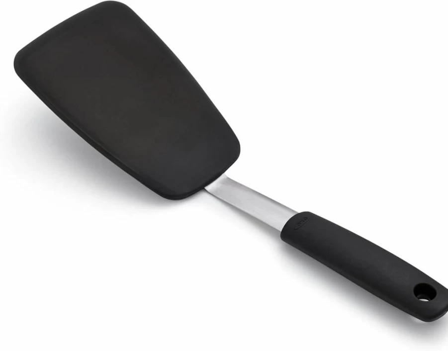 OXO Good Grips Flexible Silicone Pancake Turner Spatula - Heat-Resistant Kitchen Turner for Nonstick Pans - Black Cooking Utensil (One Size)