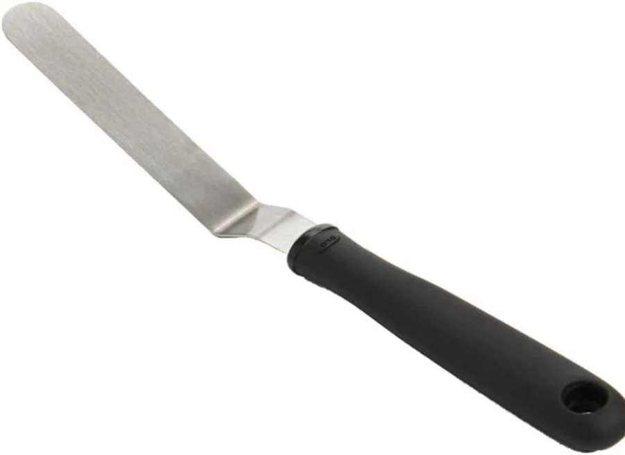 OXO Good Grips Bent Icing Spatula - Stainless Steel Blade with Soft Non-Slip Handle - Black and Silver Cake Decorating Tool