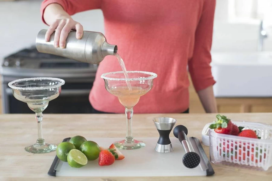 OXO Stainless Steel Cocktail Shaker - 24oz Bar Mixing Tool with Secure Lid for Professional & Home Use